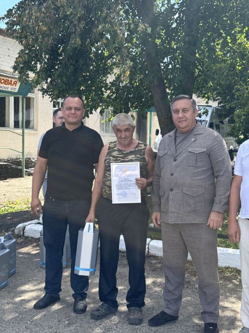 «Красный обоз» с зерном нового урожая отправился на элеватор