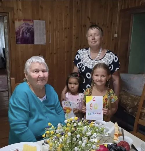 Ветерану труда из Чепчугов Валентине Шустровой исполнилось 90 лет