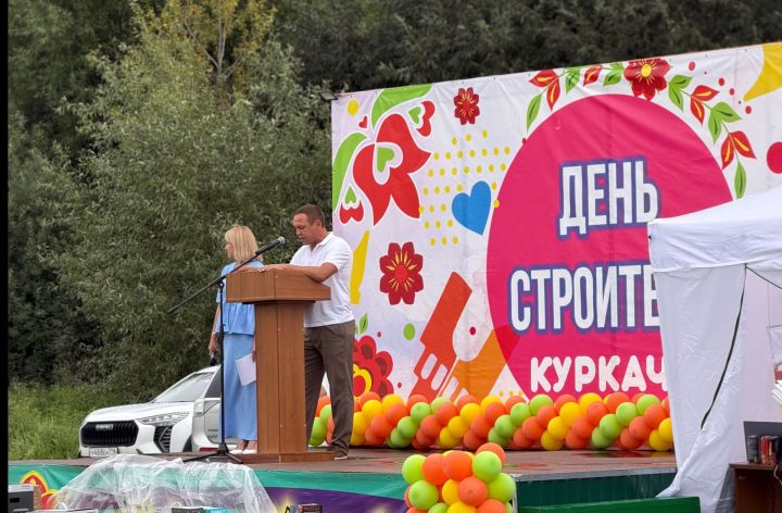 Праздник в честь Дня строителя проходит в посёлке Куркачи