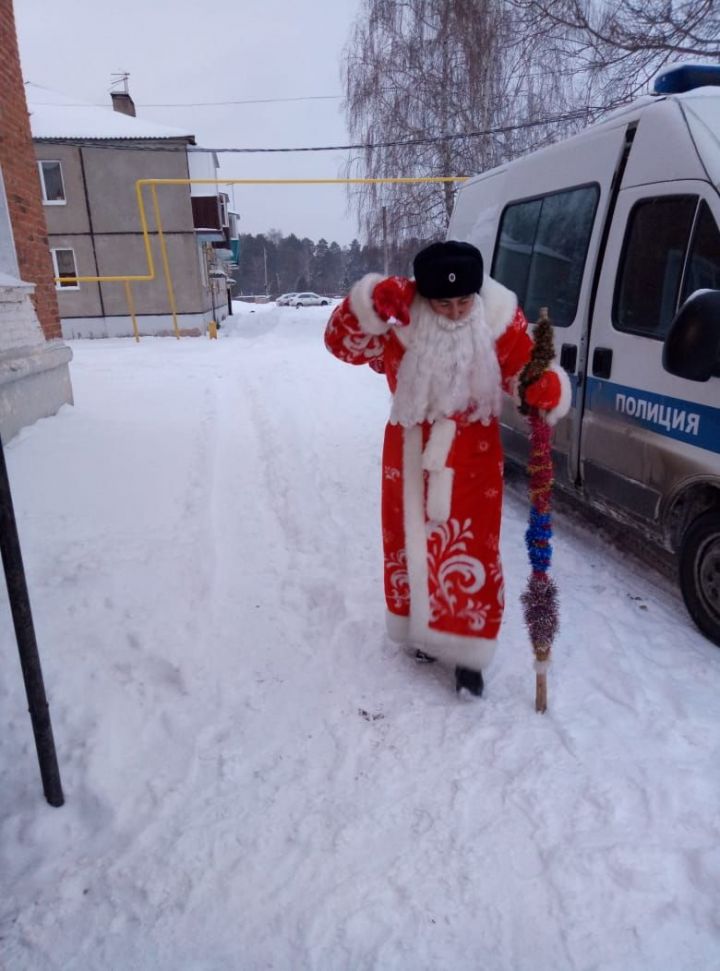 Акция Полицейский Дед Мороз прошла в Высокогорском районе