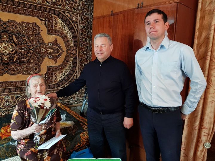 Сегодня Галина Петровна  празднует свое 90-летие.