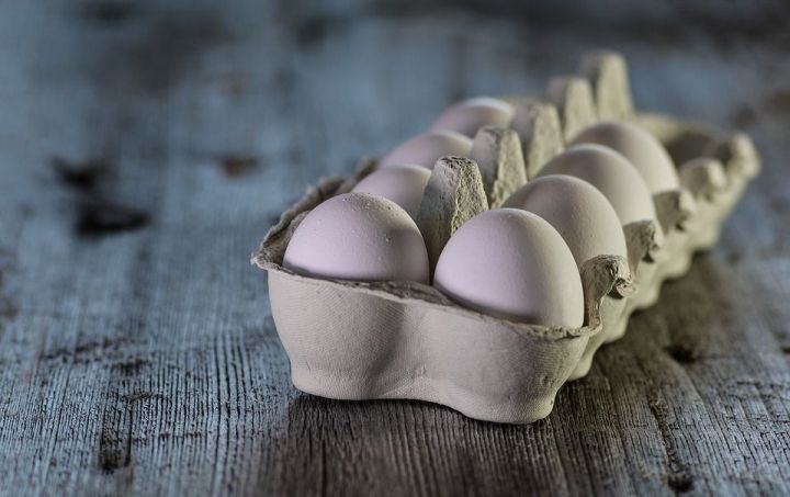В России начали продавать яйца по девять штук
