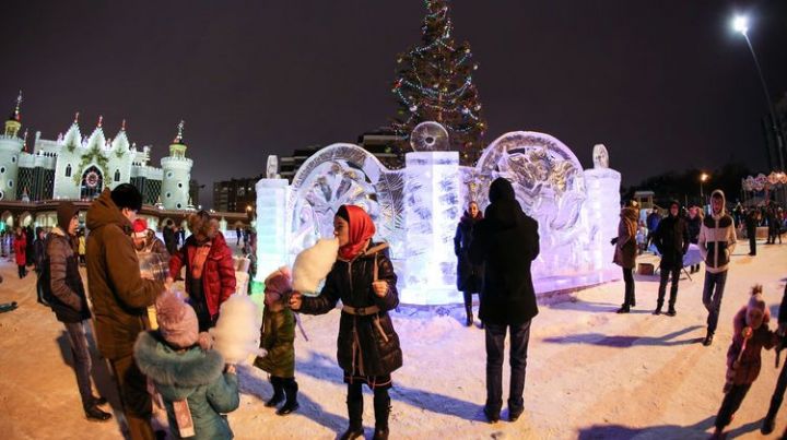 Новогодние забавы: сруб Деда Мороза, катание на пони, театр на улице и трасса «Багги»