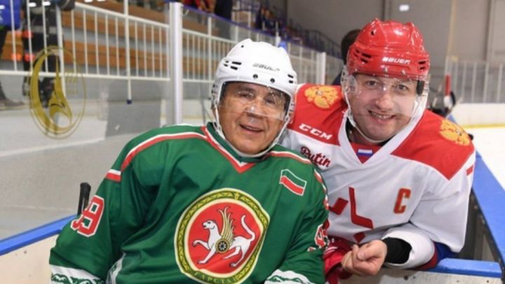 Минниханов сыграл в товарищеский хоккейный матч с заместителем Шойгу