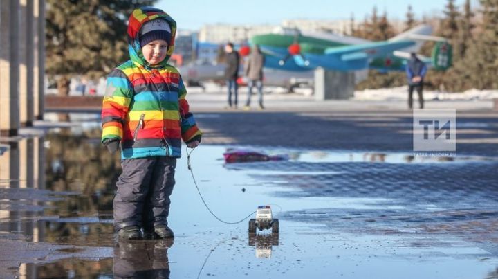 Чистые дороги, активный отдых и модные пуховики: плюсы теплой зимы по мнению казанцев