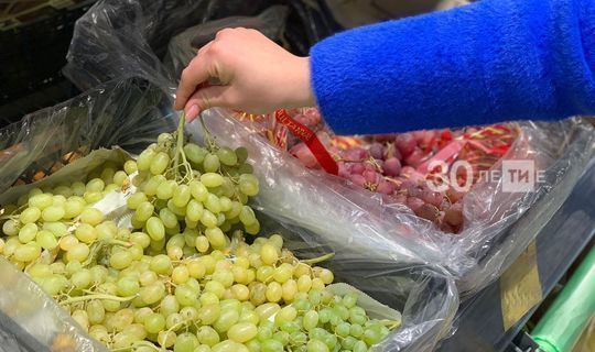 Незваный гость из Турции: жительница Казани судится с магазином, где купила виноград со скорпионом