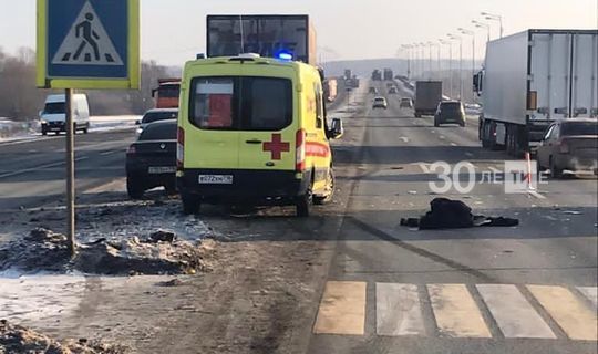 Грузовик насмерть сбил мужчину на трассе М7 в Татарстане