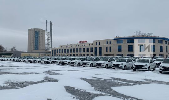 Президент РТ передал сельским больницам новые автомобили