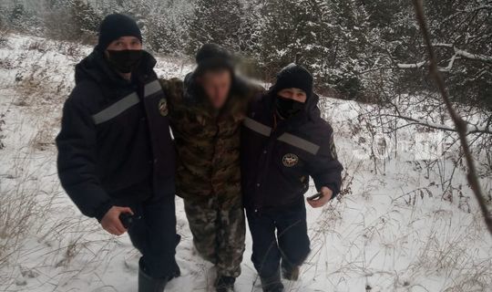 Татарстанец вызвал на помощь спасателей, упав без сил в лесу в снег