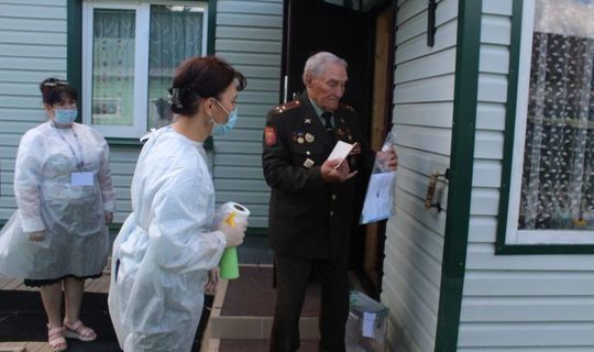 Герой Советского Союза Борис Кузнецов проголосовал у себя дома