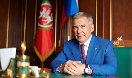 «В основе наших успехов – созидательный труд»: Минниханов поздравил татарстанцев