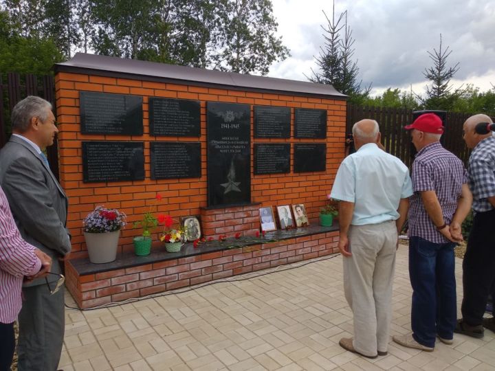 В деревне Чемерцы Мульминского сельского поселения открыли памятник землякам