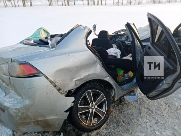 В Татарстане полуторагодовалый ребенок выжил в страшном ДТП благодаря автокреслу