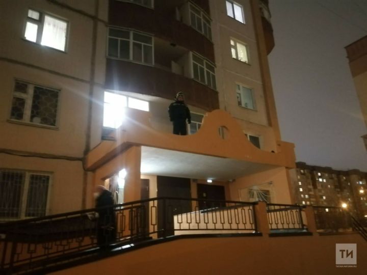 В Казани мужчина погиб, выпав с балкона на козырек подъезда
