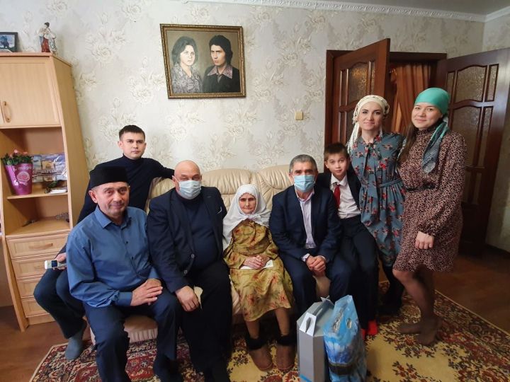 Сегодня свой 90-летний юбилей отмечает жительница села Высокая Гора Гульзиган Галиуллина