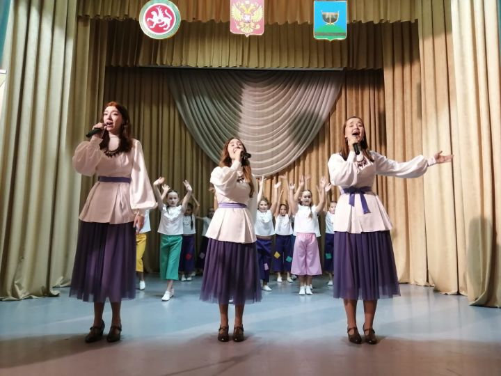 В центральном доме культуры Высокогорского района свой юбилей отметил центр внешкольной работы "Тулпар"