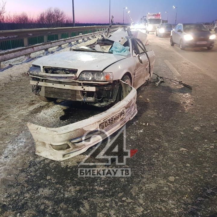 В аварии на М7 недалеко от съезда в Дербышки легковушку разорвало попалам