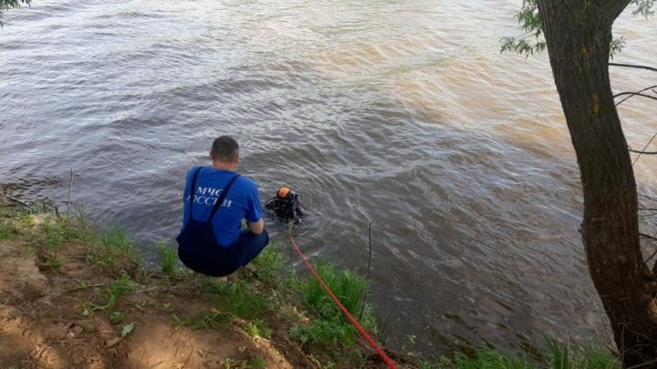 В Татарстане ищут пропавшую возле реки женщину, на место происшествия выехали водолазы