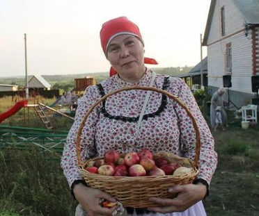 В селе Сосновка Яшиной Ириной Ю. был организован праздник, посвящённый яблочному спасу