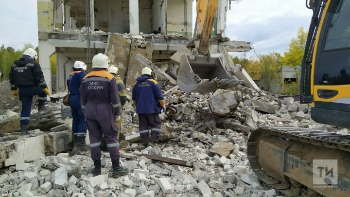 Рабочего в Казани насмерть придавило рухнувшей стеной