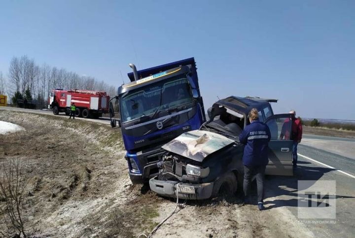 Пассажир внедорожника погиб в ДТП с самосвалом в Алькеевском районе РТ