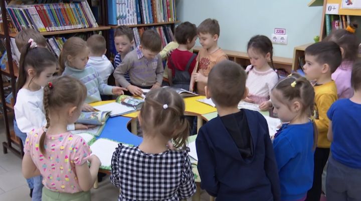 Воспитанники детского сада «Рябинушка» сегодня пришли в библиотеку узнать про Габдуллу Тукая