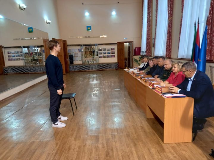 В Высокогорском районе молодые люди сегодня проходят этап осенней призывной комиссии