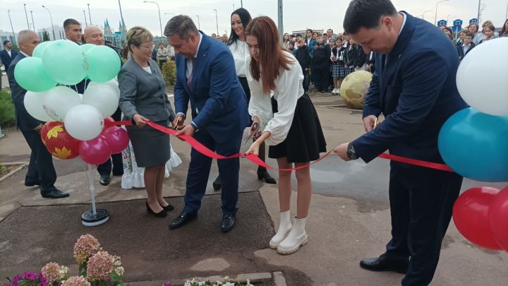 В Высокогорском районе открыли памятник Учителю