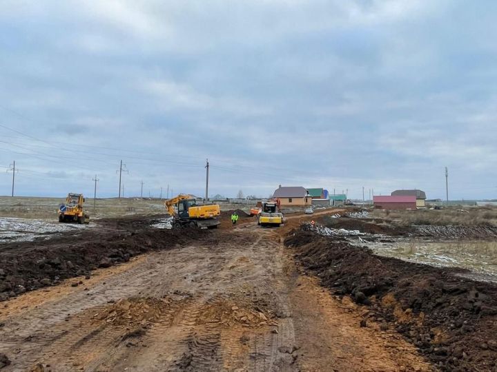 Глава Высокогорского района показал, как идет строительство объектов в селах
