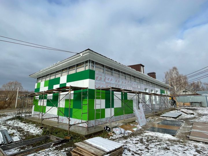 Глава Высокогорского района показал, как идет строительство объектов в селах