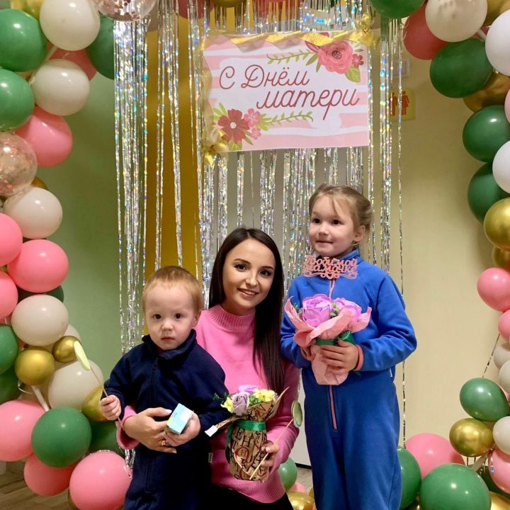 В детском саду «Тамчы» дети и воспитатели провели ярмарку ко Дню матери