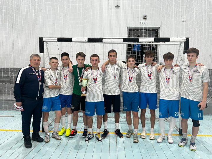 Высокогорские ребята взяли серебро в соревнованиях по мини-футболу