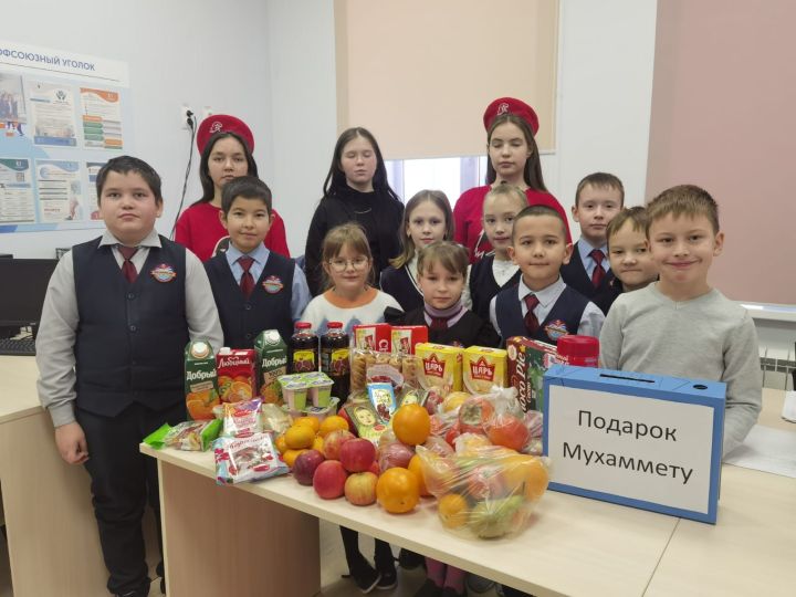 Ученики Алатской школы ежегодно собирают сладости для односельчанина с ОВЗ