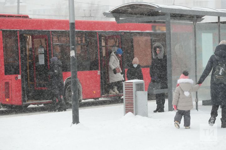 Жителям Татарстана напомнили, при каких морозах школьники могут не идти на учебу