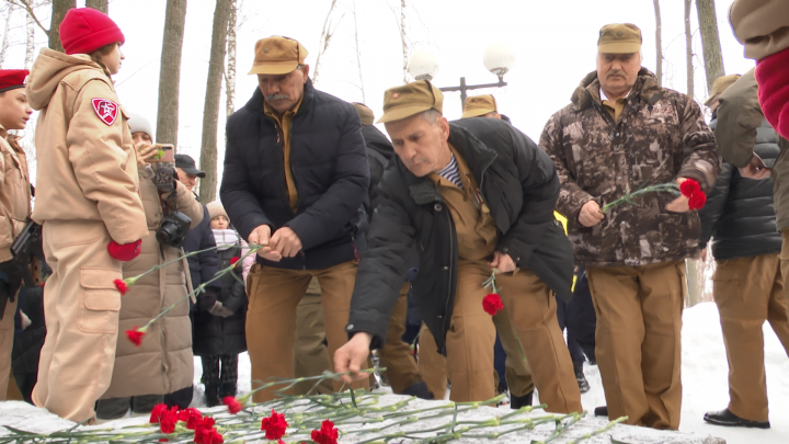 «Ребята падали на землю, на колени»: ветераны афганской войны почтили память сослуживцев