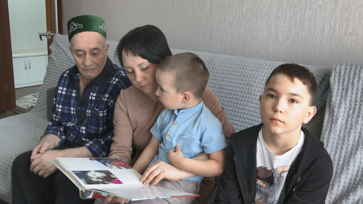 «Все время думаю о папе»: семья мобилизованного из Высокой Горы ждет возвращения отца