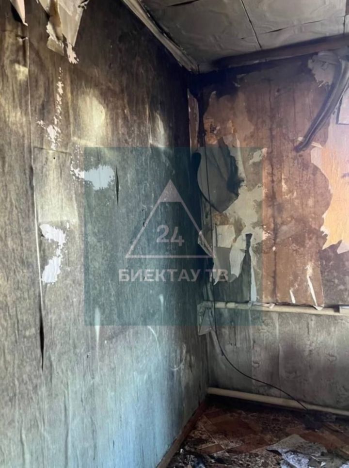 «Вот это когда-то было кухней»: хозяин сгоревшего дома в Пановке показал, что осталось от жилища