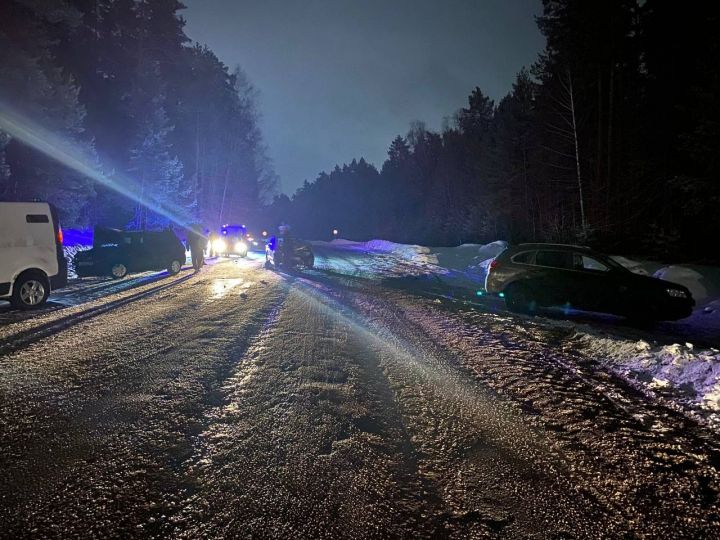 Трёх человек госпитализировали после столкновения Lada Kalina и Volkswagen Polo в Высокогорском районе