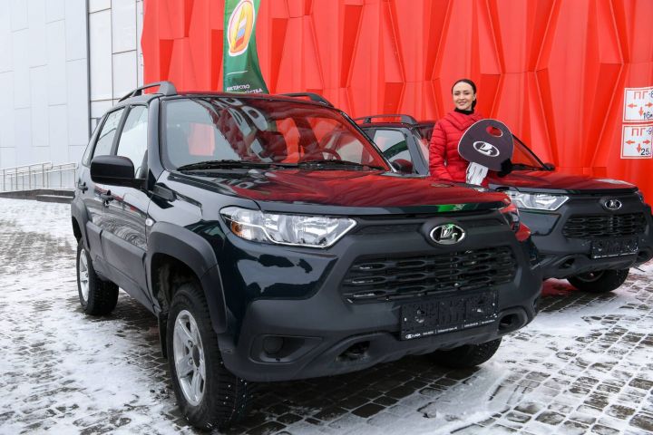 Сельхозуправлениям Татарстана передали ключи от новых автомобилей