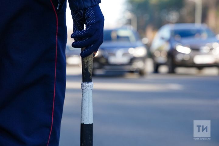 Мужчина избил водителя за то, что тот сбил его сына, катавшегося на самокате