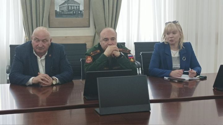 Глава Высокогорского района встретился с мобилизованными, прибывшими в отпуск