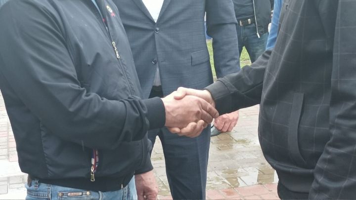 Глава Высокогорского района встретился с мобилизованными, прибывшими в отпуск