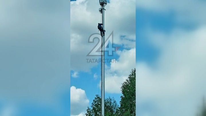Татарстан-24: Рабочий сорвался с вышки в Казани