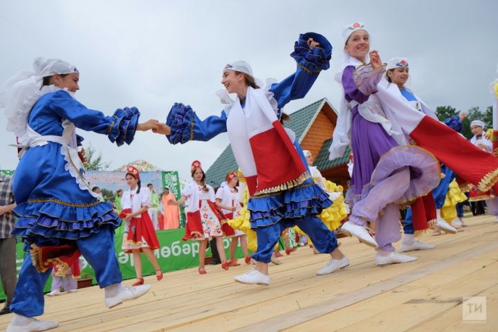 Минкульт РТ пристыдил районы за огромные батуты на национальных праздниках