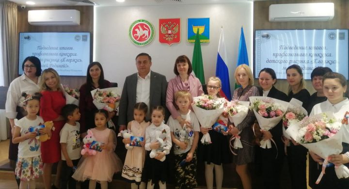 В исполкоме поздравили победителей конкурса детского рисунка