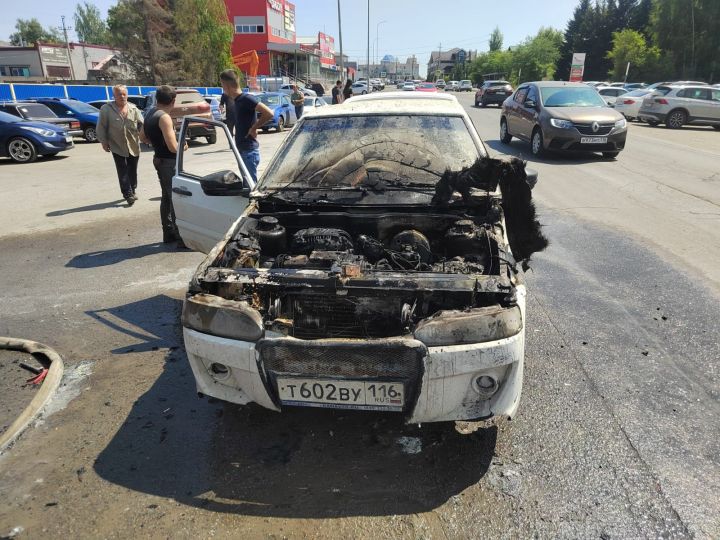 В селе Высокая Гора на ходу загорелся автомобиль