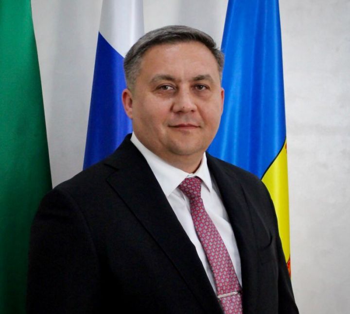 Равиль Хисамутдинов поздравил жителей Высокогорского района с Днем семьи