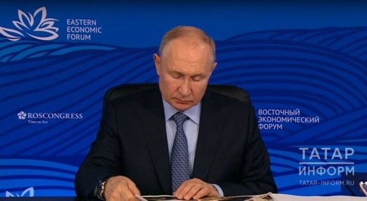 Путин: властям РФ нужно многое сделать и быть благодарными людям за критику