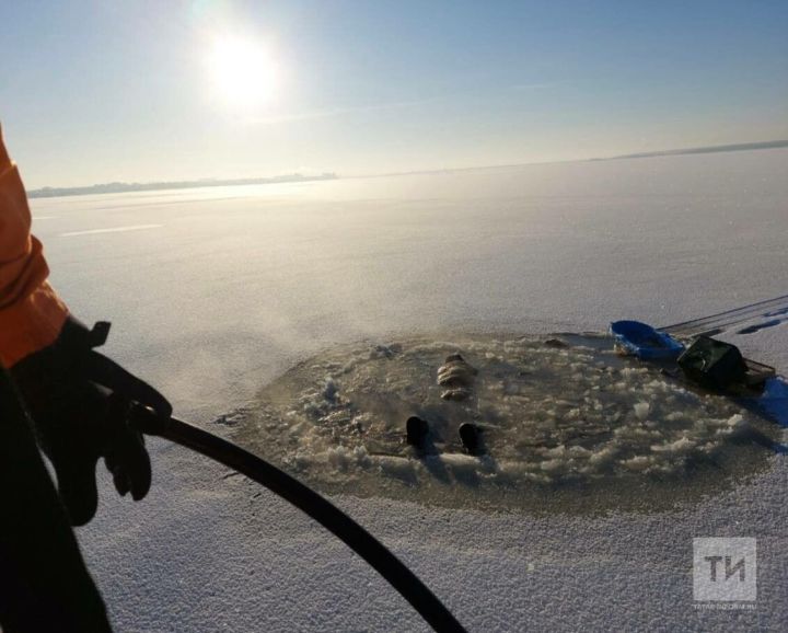 На Казанке прохожий спас двоих мужчин, провалившихся под лед
