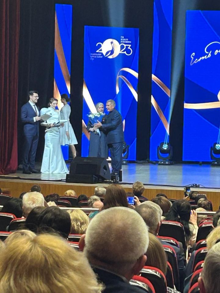 Ветерана образования из Высокогорского района Флюру Афанасьеву наградили почетной медалью